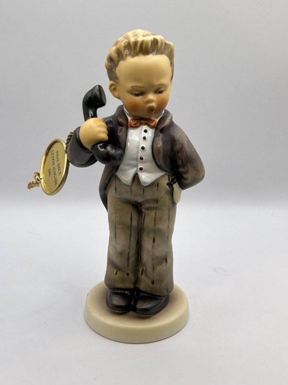 Goebel M.I. Hummel # 124/0 "Hello" TMK-2 Full Bee 6.5" Comes With Box